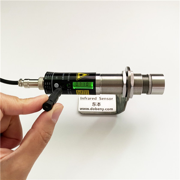  Adjustable Emissivity Infrared laser Temperature Sensor with LCD display